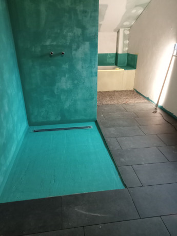 badrenovierung-mit-stil-saubere-fliesenarbeiten-perfekte-fugen-big-16