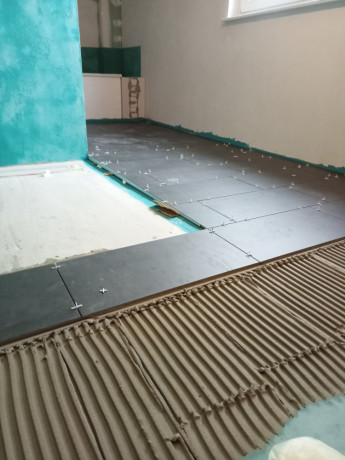 badrenovierung-mit-stil-saubere-fliesenarbeiten-perfekte-fugen-big-19