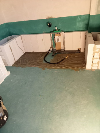 badrenovierung-mit-stil-saubere-fliesenarbeiten-perfekte-fugen-big-4