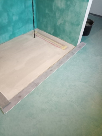 badrenovierung-mit-stil-saubere-fliesenarbeiten-perfekte-fugen-big-6