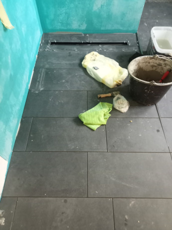 badrenovierung-mit-stil-saubere-fliesenarbeiten-perfekte-fugen-big-9