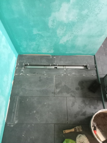 badrenovierung-mit-stil-saubere-fliesenarbeiten-perfekte-fugen-big-10