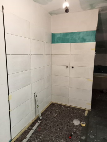 badrenovierung-mit-stil-saubere-fliesenarbeiten-perfekte-fugen-big-11