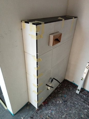 badrenovierung-mit-stil-saubere-fliesenarbeiten-perfekte-fugen-big-14