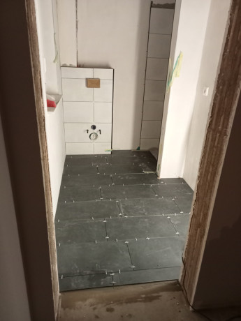 badrenovierung-mit-stil-saubere-fliesenarbeiten-perfekte-fugen-big-17